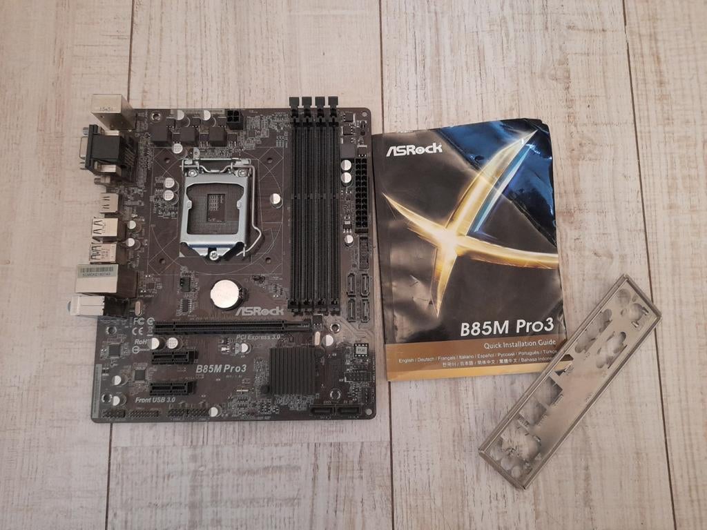 ASRock B85M Pro3 Moederbord - Inclusief I/O Shield, Computers en Software, Moederborden, Gebruikt, Intel, DDR3, Ophalen