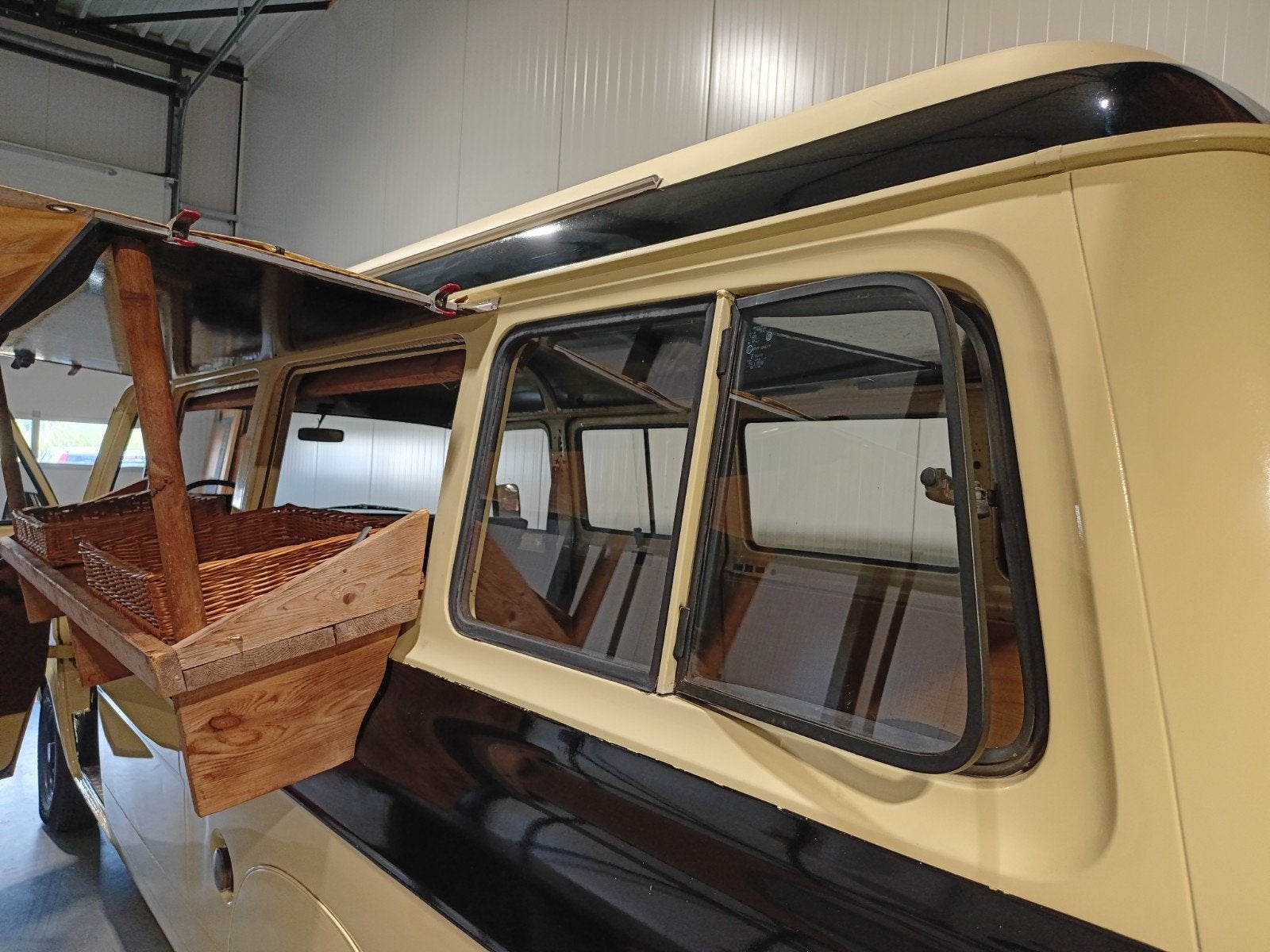 Foto 13 van Ford Transit Foodtruck Benzine belastingvrij APK 2028!