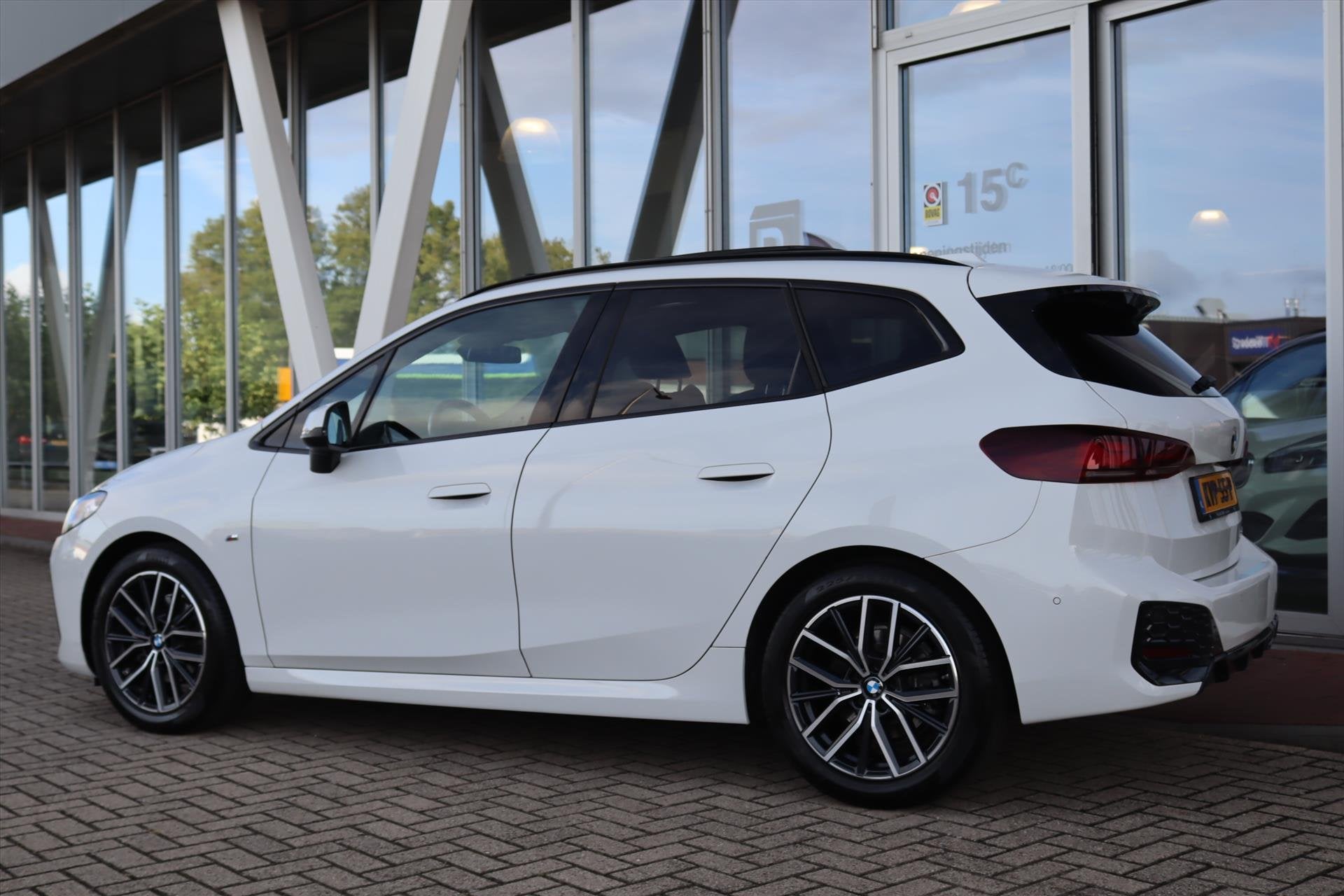 BMW 2-Serie Active Tourer (u06) 220i M-SPORT SHADOW LINE Pan, Dealer onderhouden, Gebruikt, 156 pk, Wit