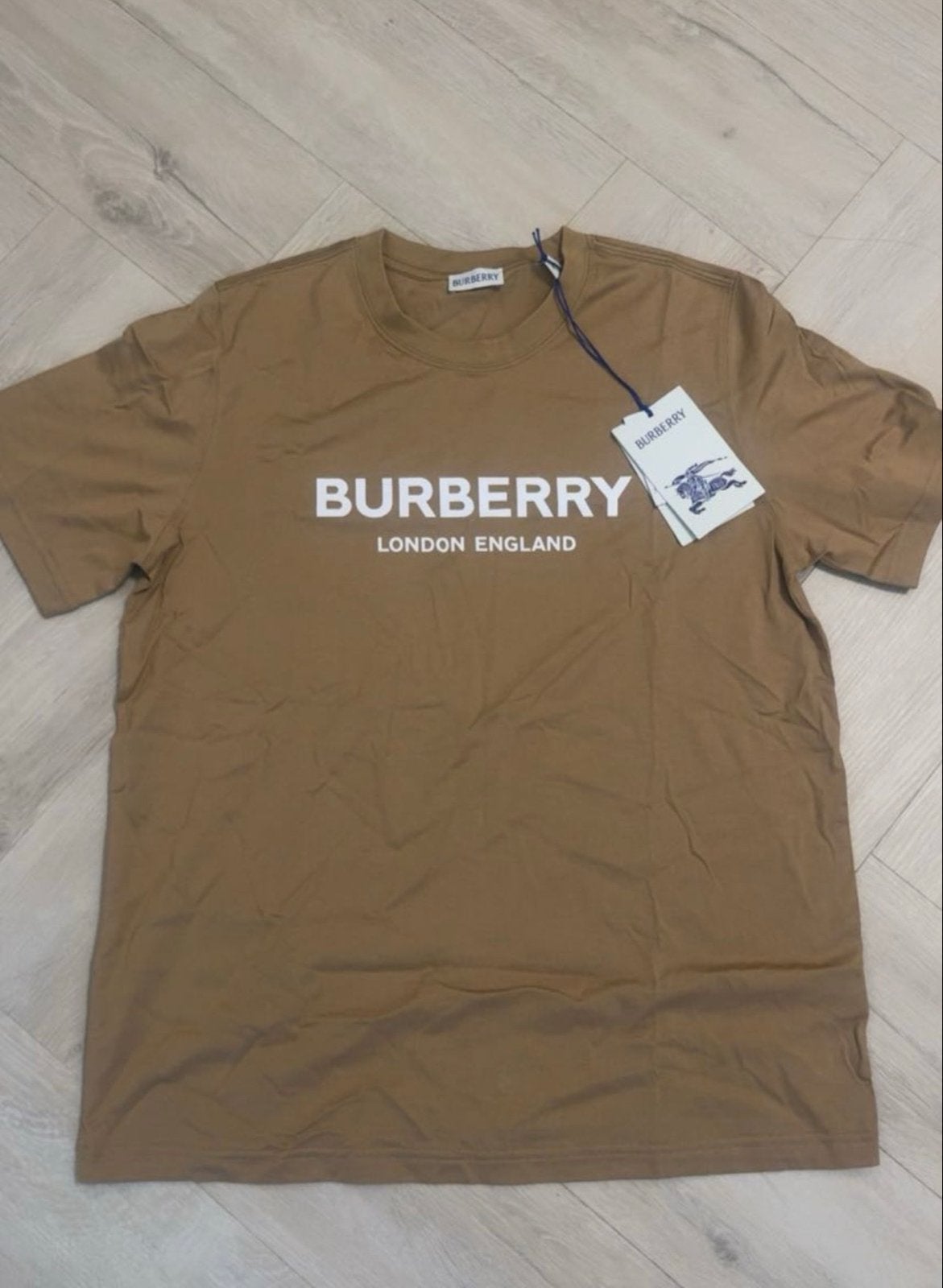 Burberry T-shirt met logo - Nieuw met kaartjes, Ophalen of Verzenden, Nieuw, Bruin, Korte mouw