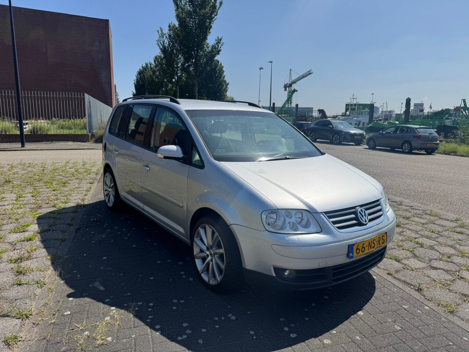 Volkswagen Touran 1.6 85KW 2004 Grijs sloop of loop, Auto's, Origineel Nederlands, Handgeschakeld, 115 pk, 1398 kg