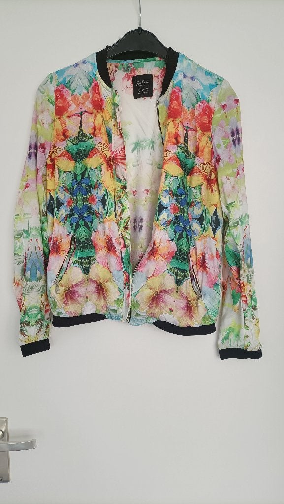 Leuk gekleurd jasje/ bomberjack. Maat M. Van de Zara., Kleding | Dames, Zara, Ophalen of Verzenden, Zo goed als nieuw, Meerkleurig