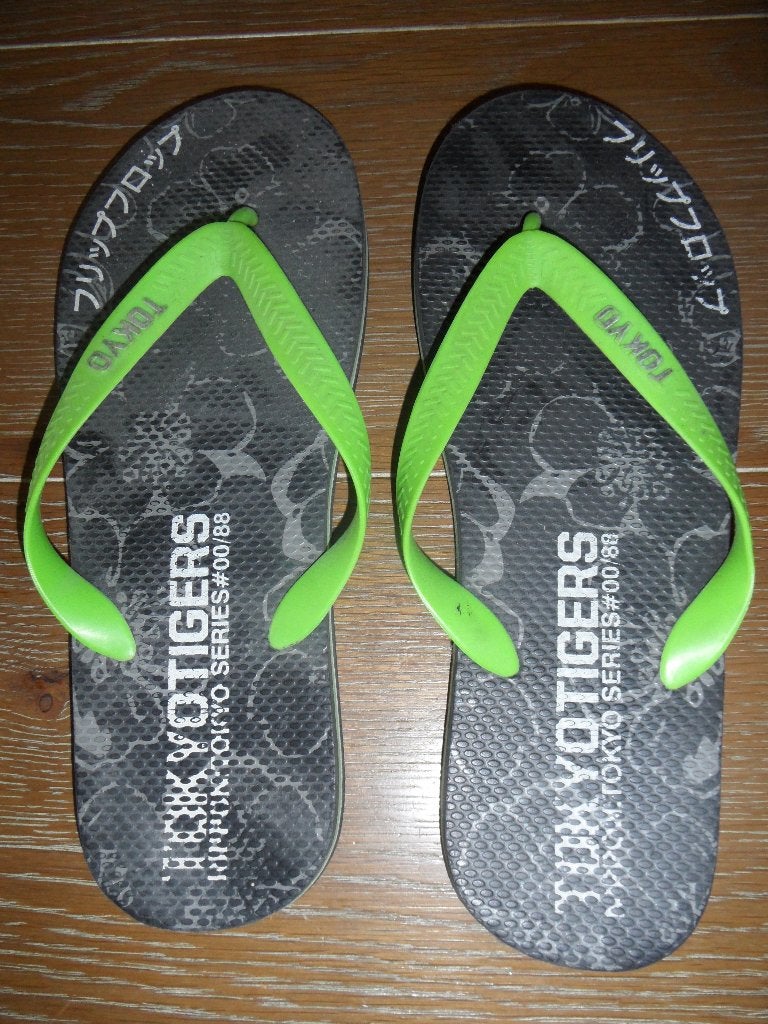 In goede staat: paar grijs/groene teenslippers TOKYO TIGERS, Slippers, Overige kleuren, Ophalen of Verzenden, Zo goed als nieuw