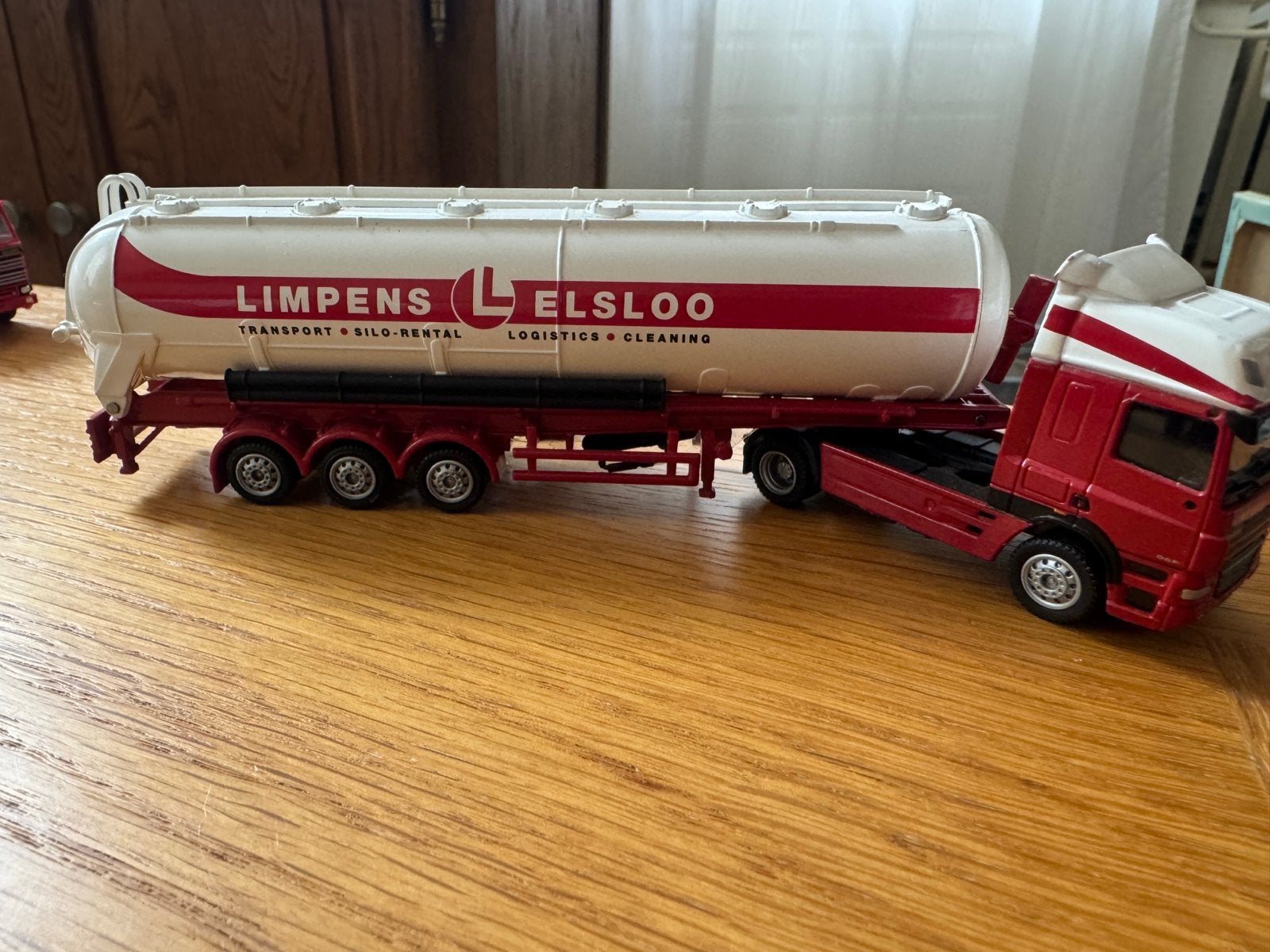 DAF CF Tankwagen Limpens Elsloo schaalmodel, 1:50 of kleiner, Zo goed als nieuw, Truck, Ophalen