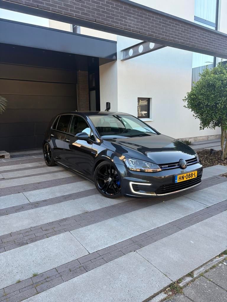Volkswagen Golf 1.4 TSI Phev 204pk 5D DSG 2015 Zwart, Auto's, Zwart, Zwart, 1395 cc, 1499 kg