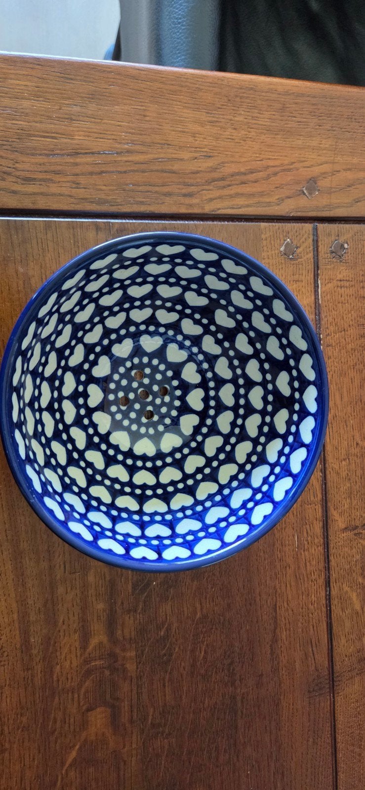 Bunzlau schaal met gaatjes, 17x10 cm, blauw hartjespatroon, Huis en Inrichting, Ophalen