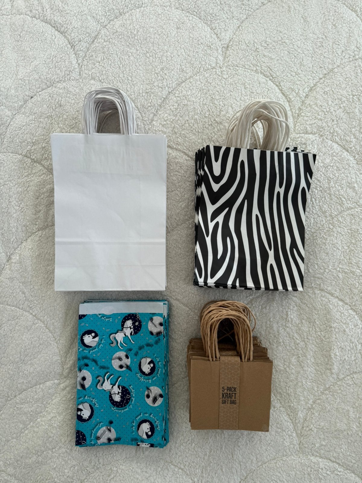 Set papieren tasjes / cadeauzakjes, Diversen, Cadeaupapier, Ophalen of Verzenden, Zo goed als nieuw