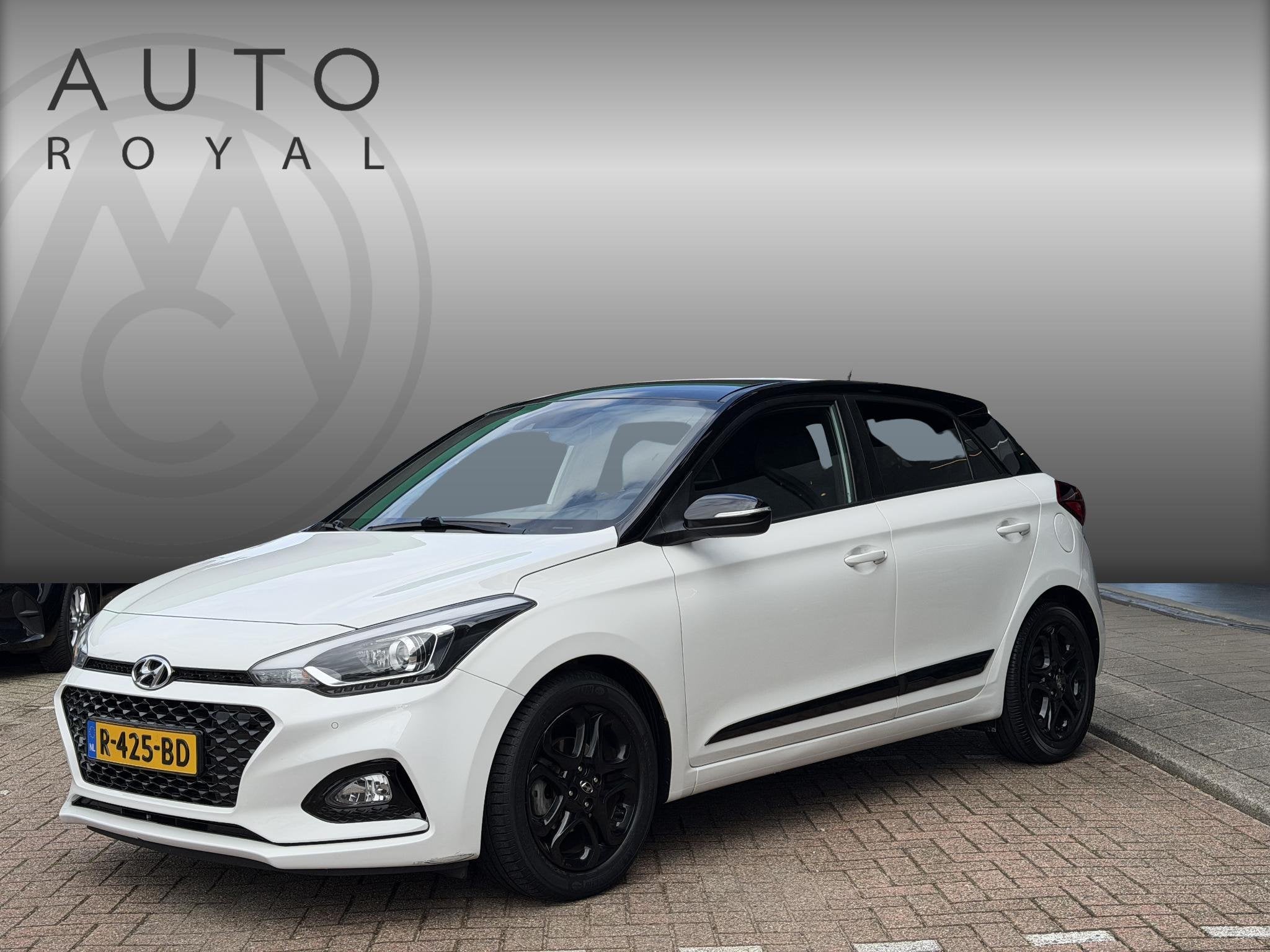 Hyundai i20 1.2 HP i-Motion Premium APPLE CARPL/ANDROID AUTO, Euro 5, 4 cilinders, Wit, Handgeschakeld