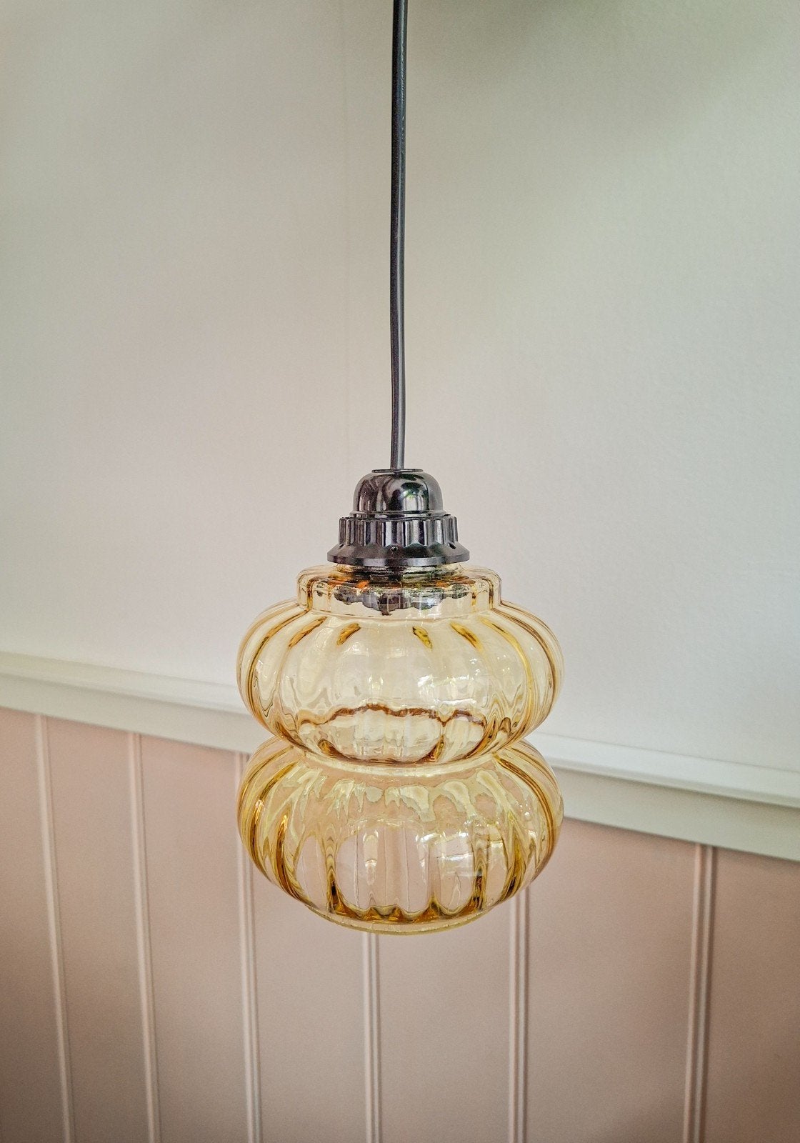 Vintage glazen hanglamp - Amberkleurig geribbeld glas, E27 (groot), Vintage, Retro, Ophalen of Verzenden, Glas