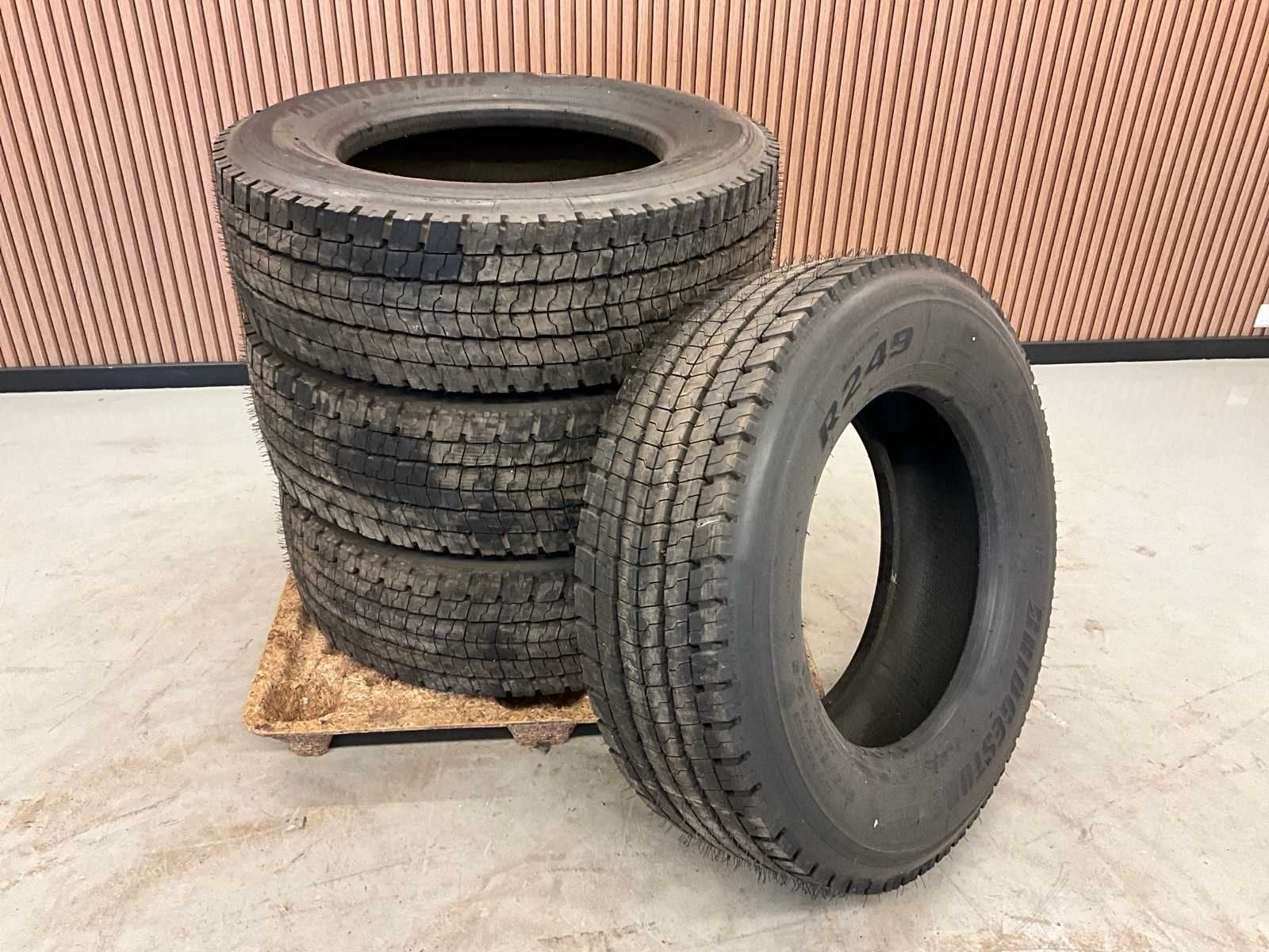 4x Ongebruikt Bridgestone 315/60R22.5 Retread Vrachtwagenban, Gebruikt, Band(en)