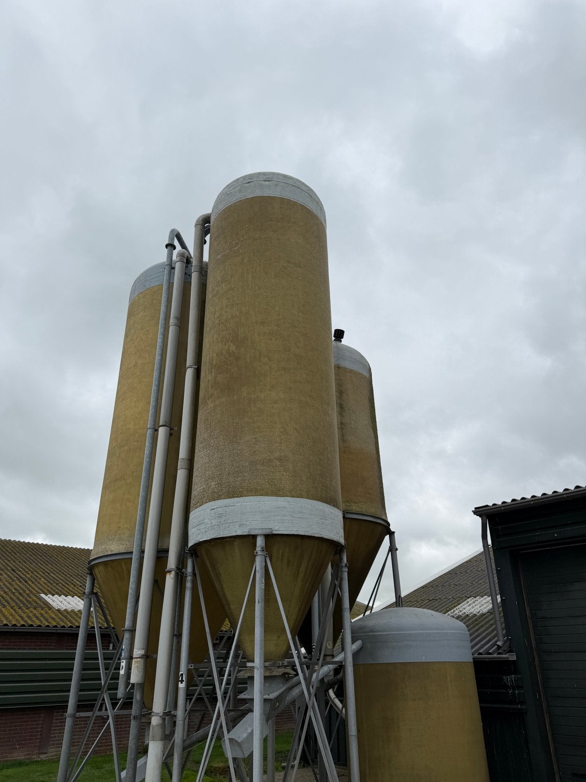 Voersilo's - 2x 16 ton, 1x 10 ton, Ophalen, A, C, B