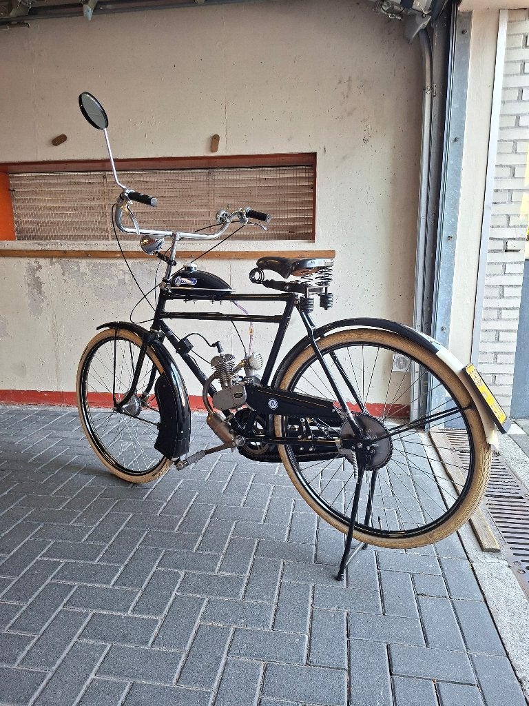 "Simplex" Rijwiel met hulpmotor., Fietsen en Brommers, Brommers | Oldtimers, Maximaal 45 km/u, 0 versnellingen, 49 cc, Ophalen