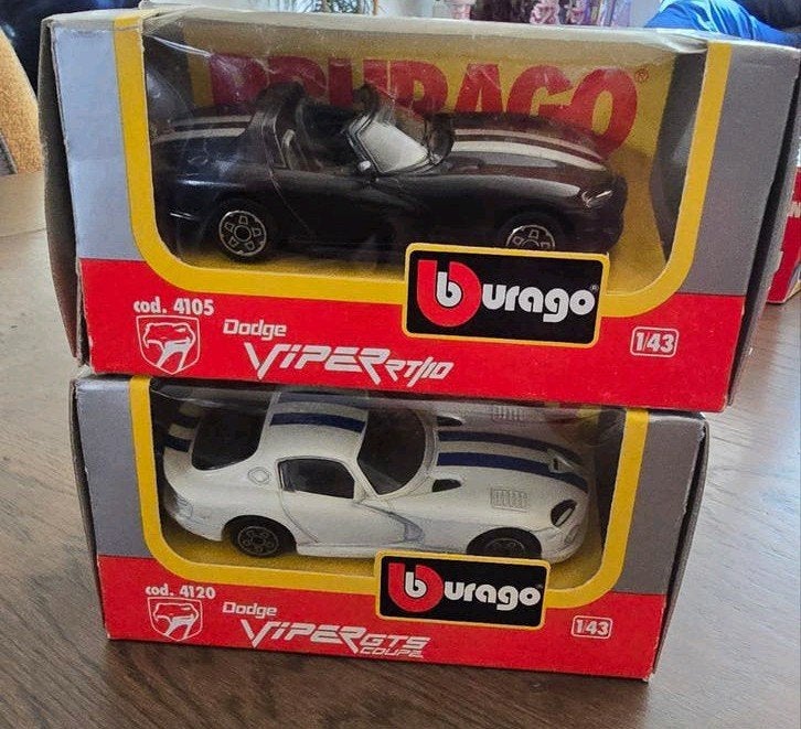 Burago auto 1:43 - Diverse modellen, Hobby en Vrije tijd, Modelauto's | 1:43, Ophalen of Verzenden, Zo goed als nieuw, Auto, Overige merken