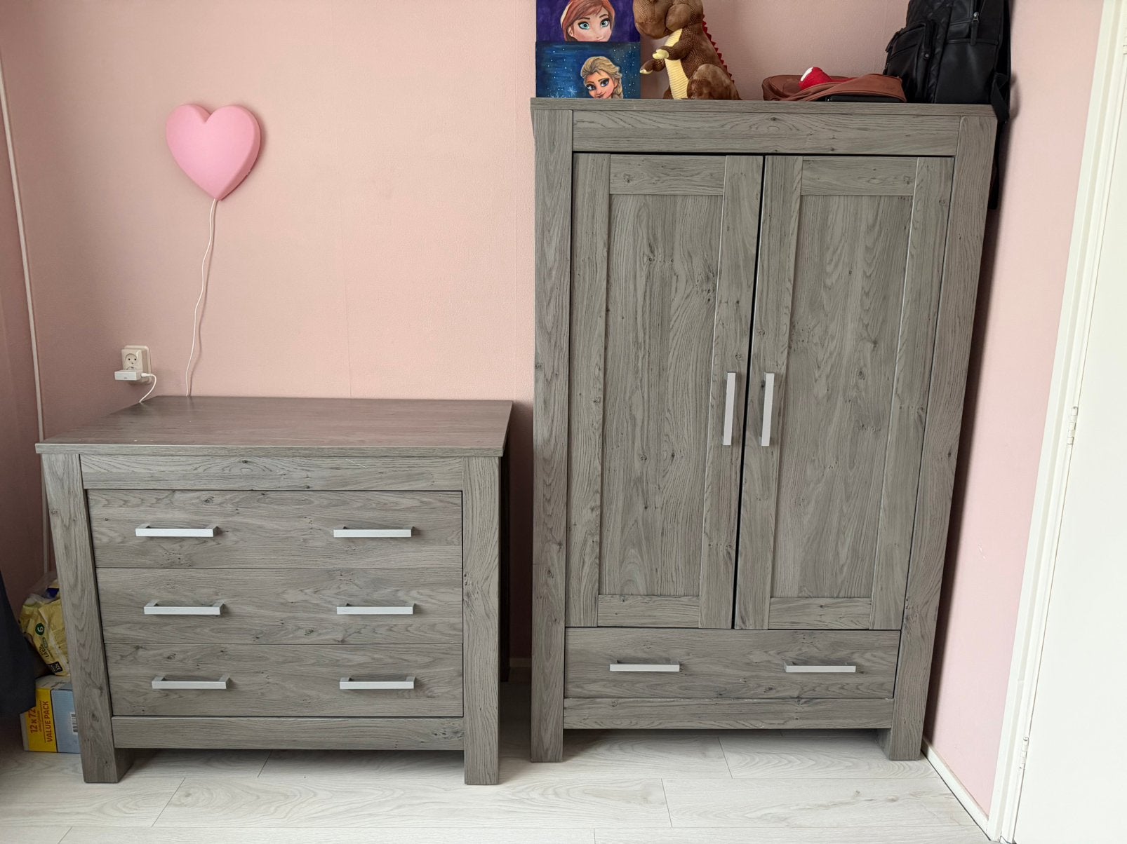 Babykamer Commode en kleding kast, Ophalen, Zo goed als nieuw, Jongetje of Meisje