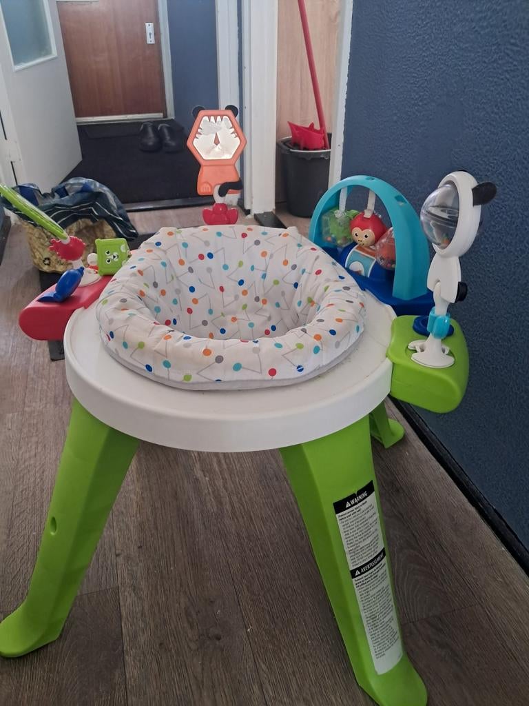 Babywalker met speelgoed, Ophalen