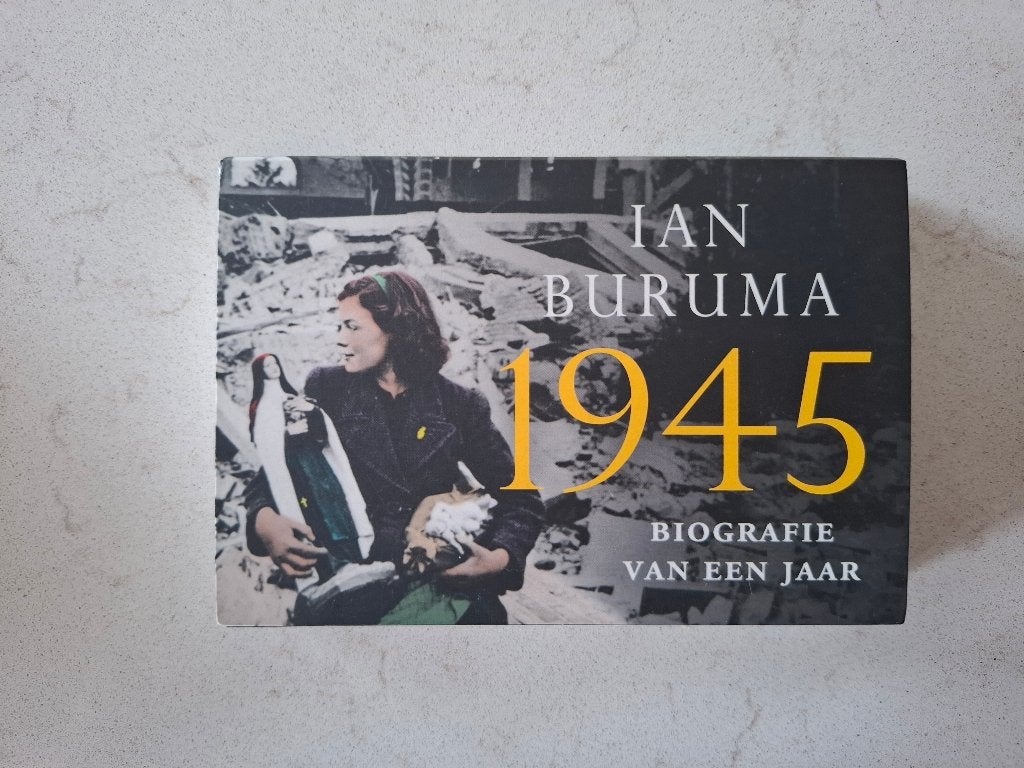 1945: Biografie van een Jaar - Ian Buruma, 20e eeuw of later, Europa, Ophalen of Verzenden, Zo goed als nieuw