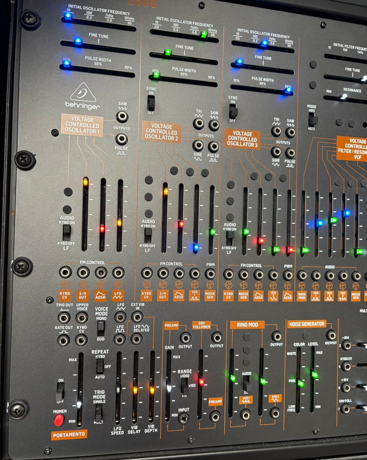 Behringer 2600 in stalen 19inch rack, Ophalen, Zo goed als nieuw, Overige aantallen, Overige merken