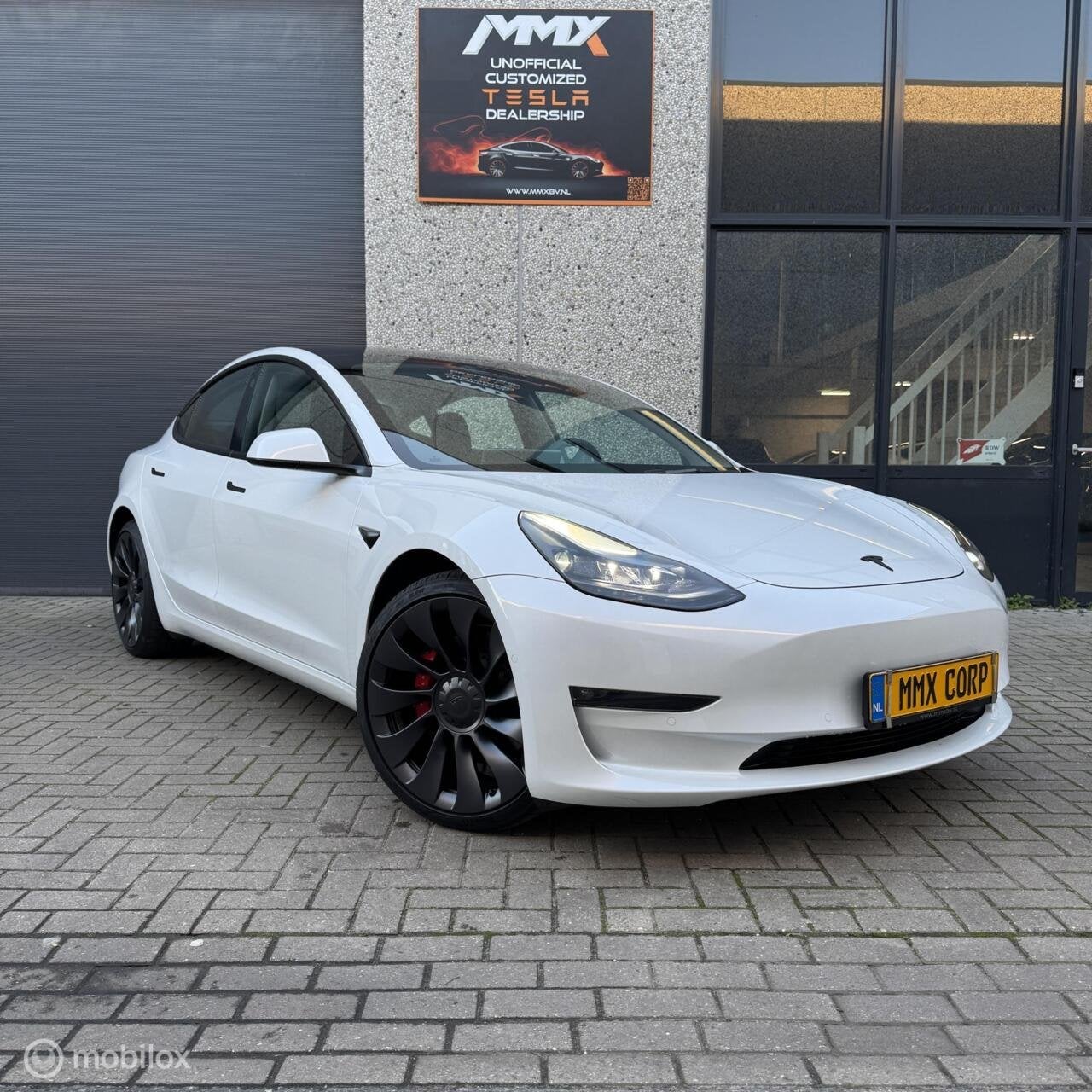 Tesla Model 3 Performance + MMX Pack + IAP, Auto's, Automaat, Gebruikt, Zwart, Wit