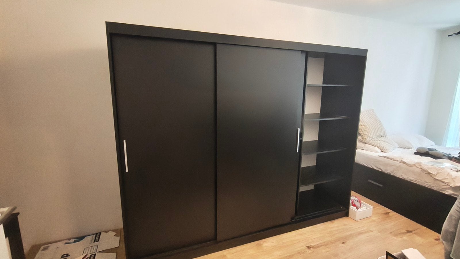 Grote moderne kledingkast met schuifdeuren – zwart – 250 cm, Met deur(en), Gebruikt, 200 cm of meer, Ophalen of Verzenden