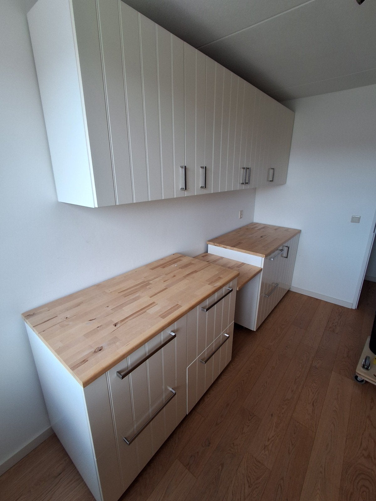 Witte kasten met houten blad en lades, Ophalen, Gebruikt