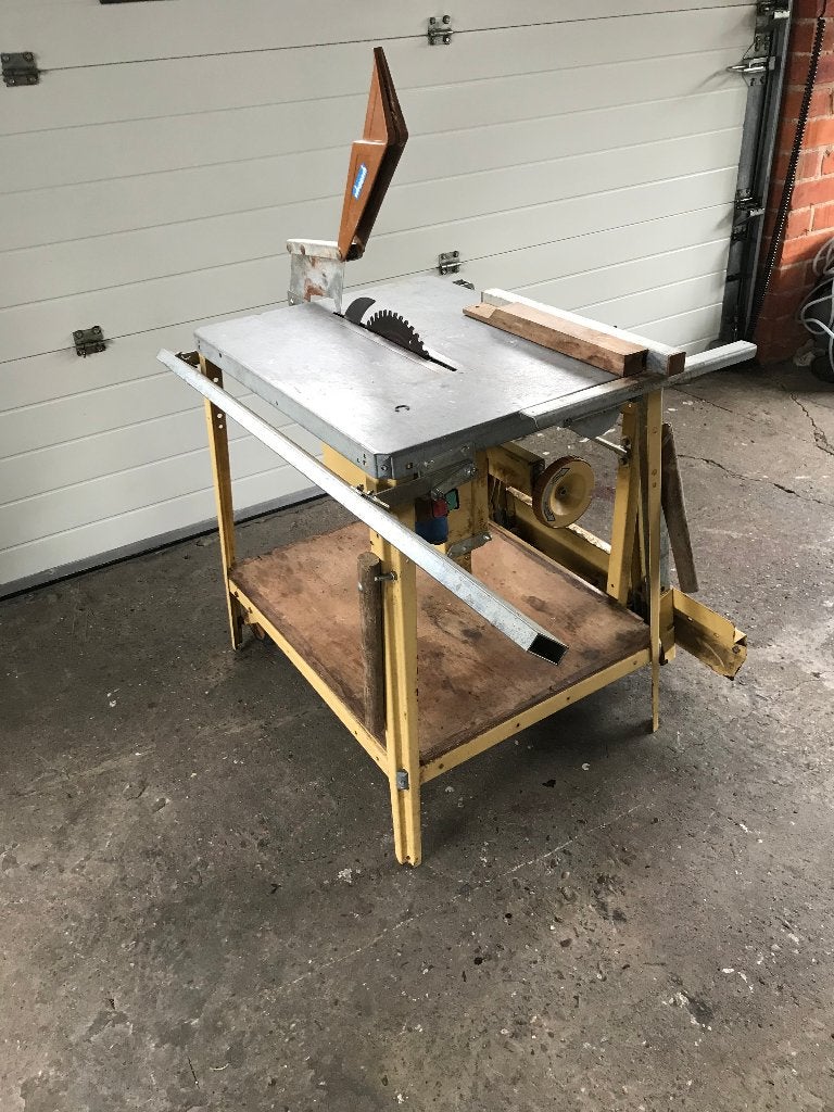 zaagtafel  op  230  v, Doe-het-zelf en Verbouw, Gereedschap | Zaagmachines, Ophalen, Cirkelzaag, Zo goed als nieuw, 1200 watt of meer