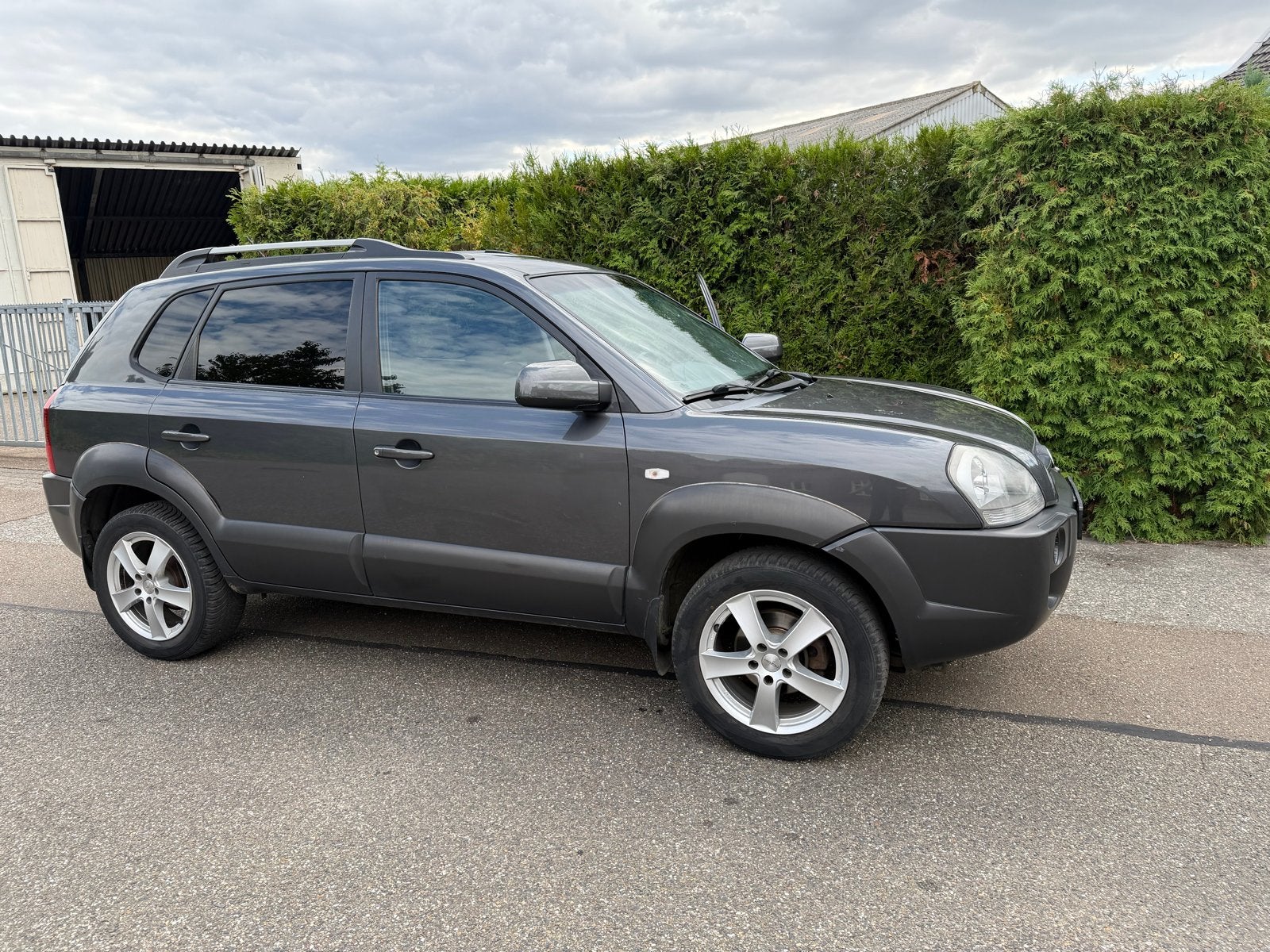 Hyundai Tucson 2.0 I 2WD 2007 Grijs, Auto's, 4 cilinders, Origineel Nederlands, 75 €/maand, Handgeschakeld