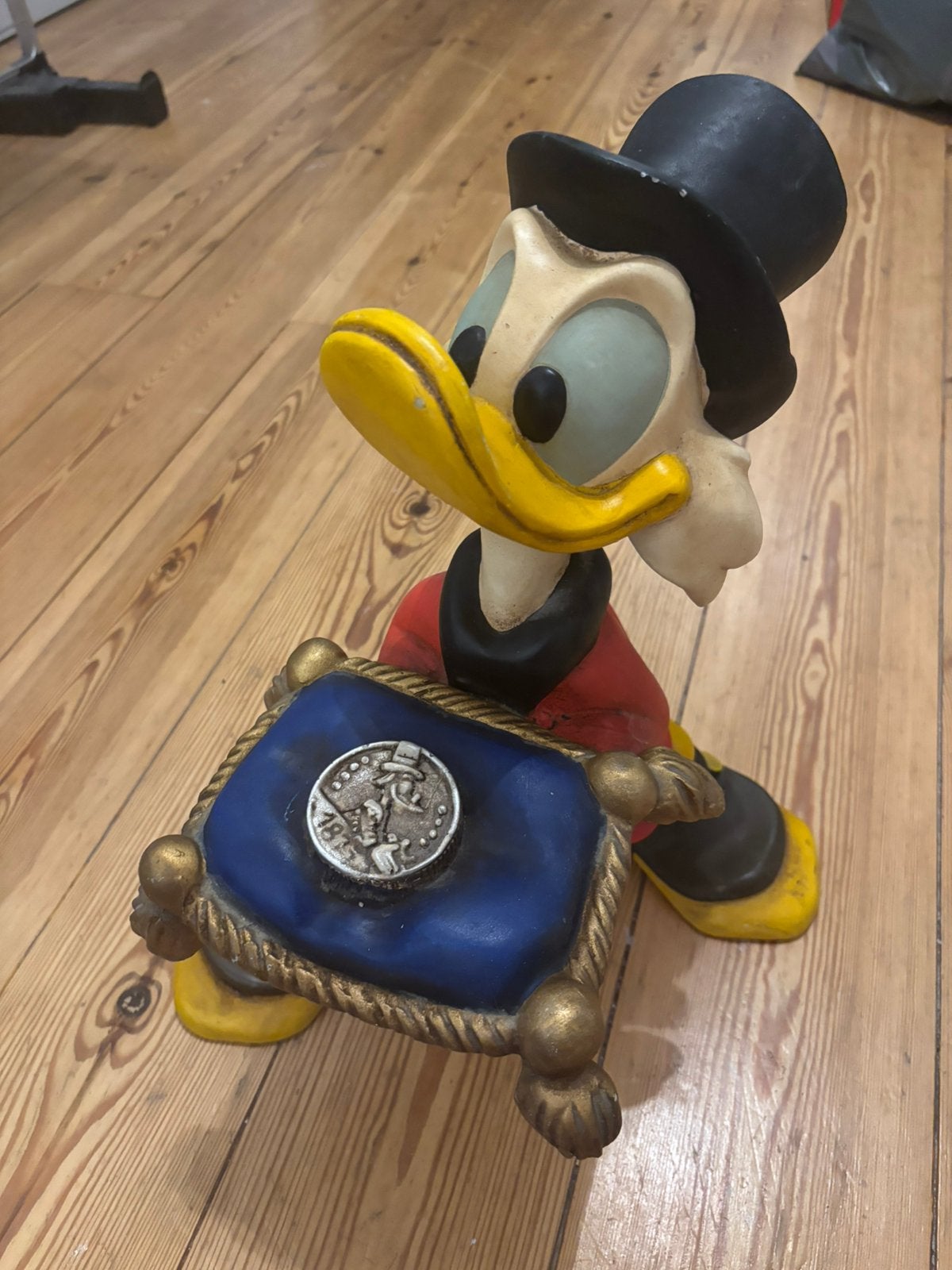 Dagobert Duck beeld Disney (lees beschrijving), Ophalen of Verzenden, Overige figuren, Gebruikt, Beeldje of Figuurtje