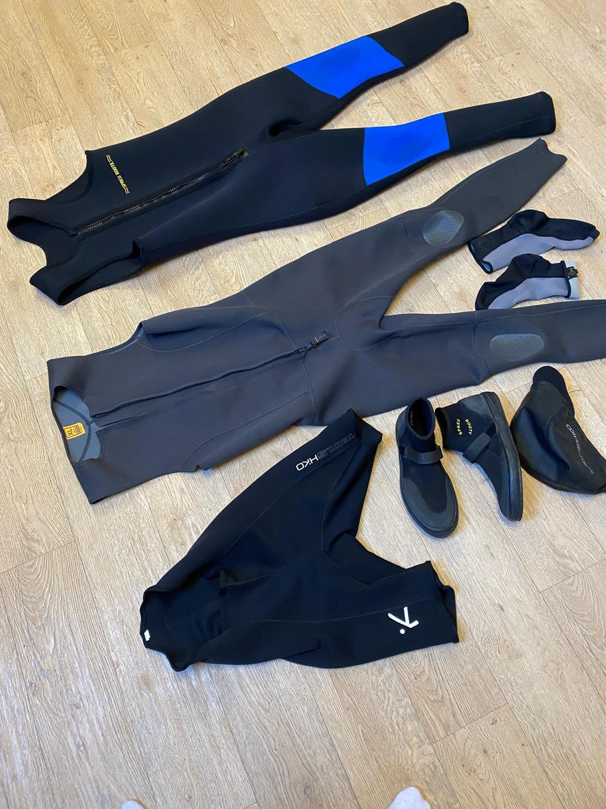 Neopreen set met fleece pet, Watersport en Boten, Ophalen of Verzenden, Zo goed als nieuw, Wetsuit