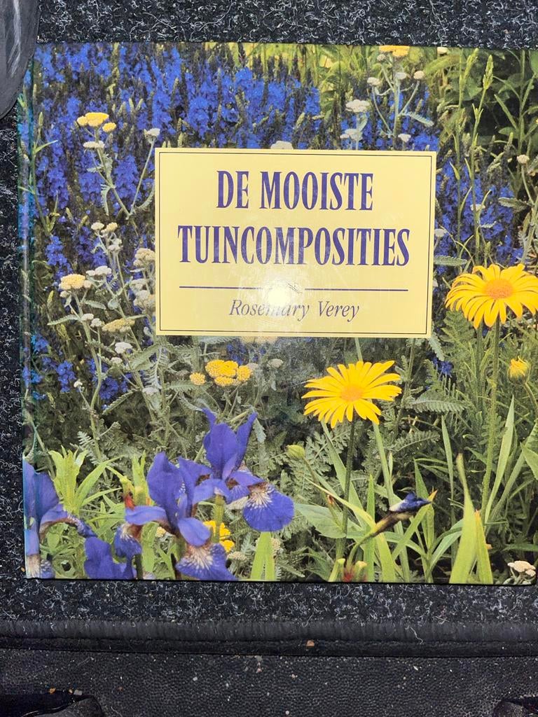 De Mooiste Tuincomposities - Rosemary Verey, Ophalen of Verzenden, Zo goed als nieuw, Tuinieren en Tuinplanten
