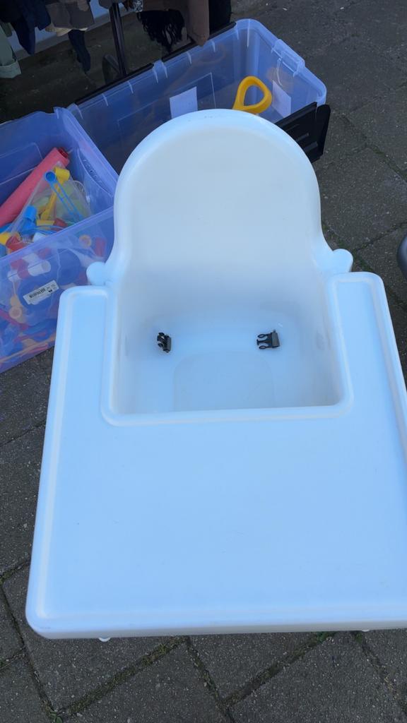 GRATIS IKEA kinderstoel met eetblad, Kinderen en Baby's, Kinderstoelen, Ophalen, Gebruikt, Overige typen, Afneembaar eetblad