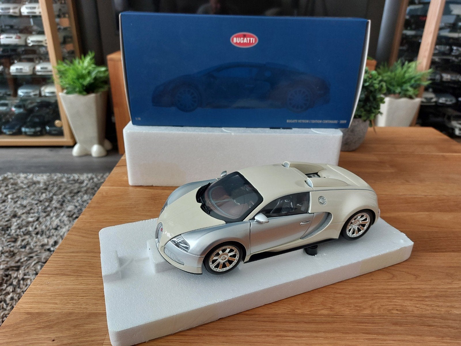 Minichamps 1/18 Bugatti veyron LCentenaire white Blue, Ophalen of Verzenden, Zo goed als nieuw, Auto, MiniChamps