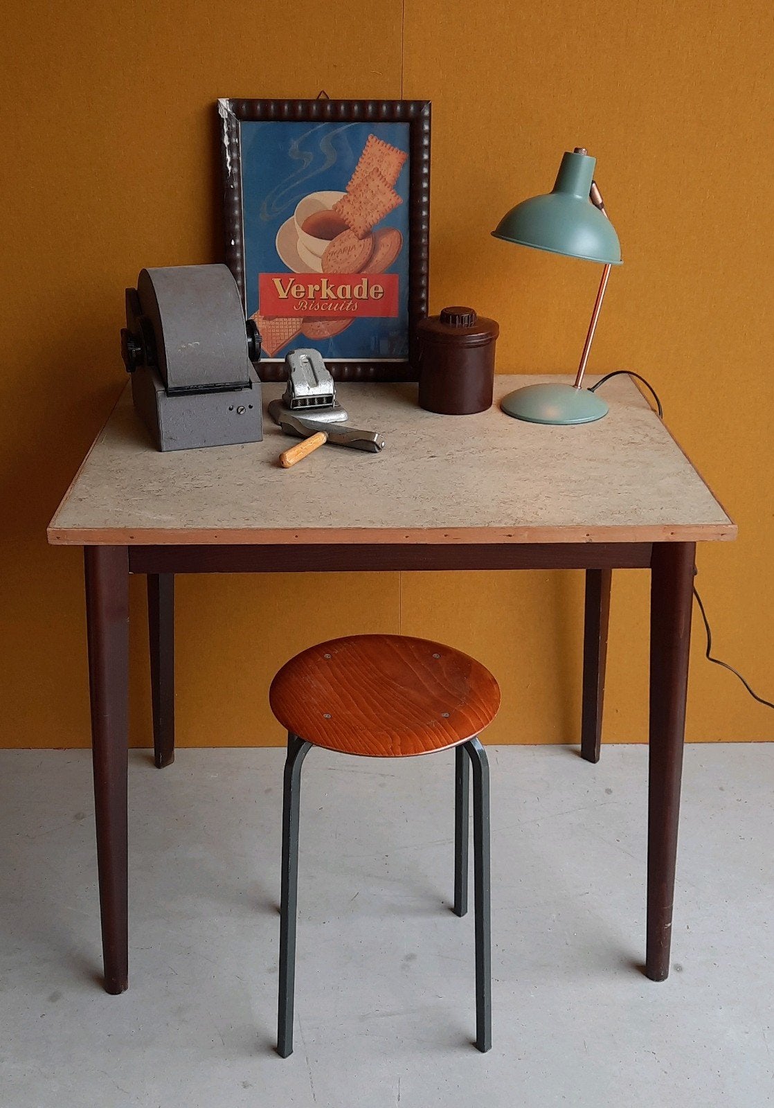 Vintage bureau, hout en linoleum blad, demontabel, Gebruikt, Hout, Vintage, Ophalen of Verzenden