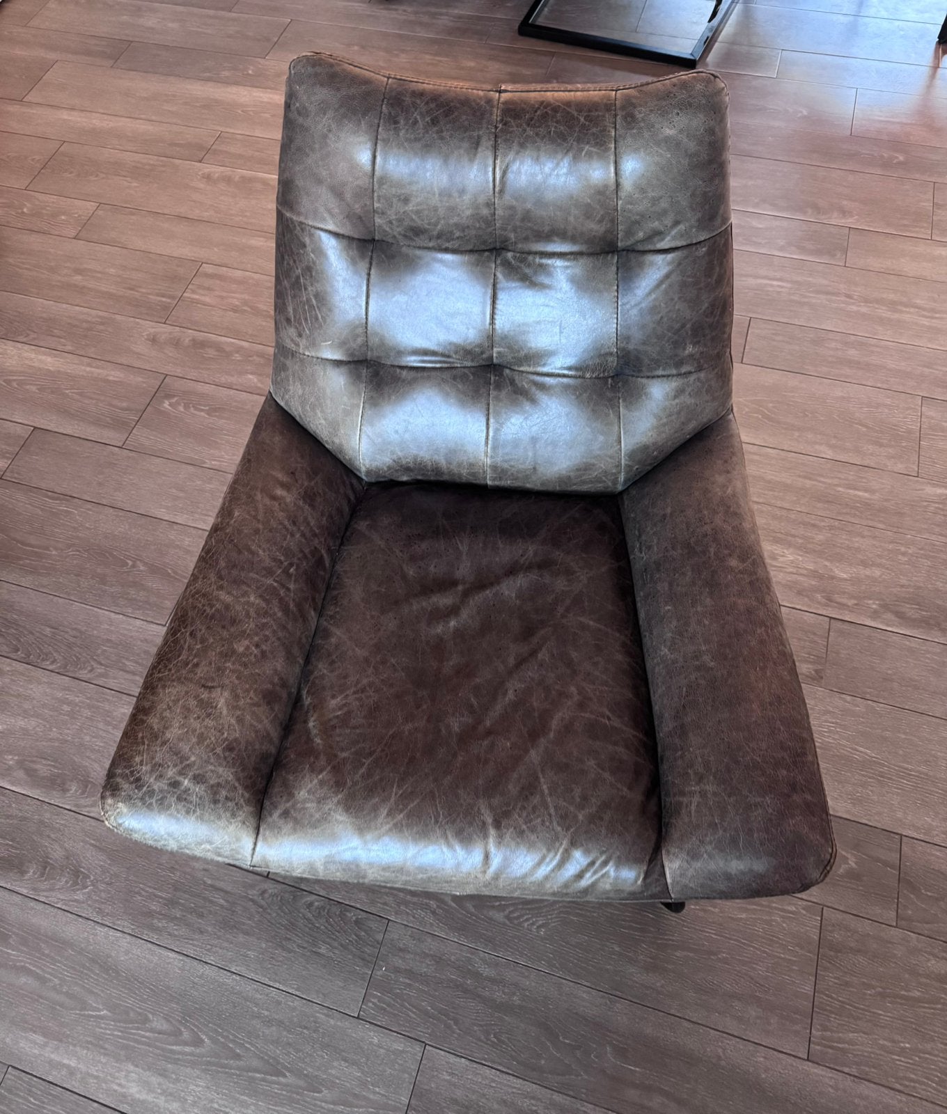 Comfortabele fauteuil van bruin leer met metalen onderstel, Huis en Inrichting, Ophalen, Gebruikt, Bruin, Leer
