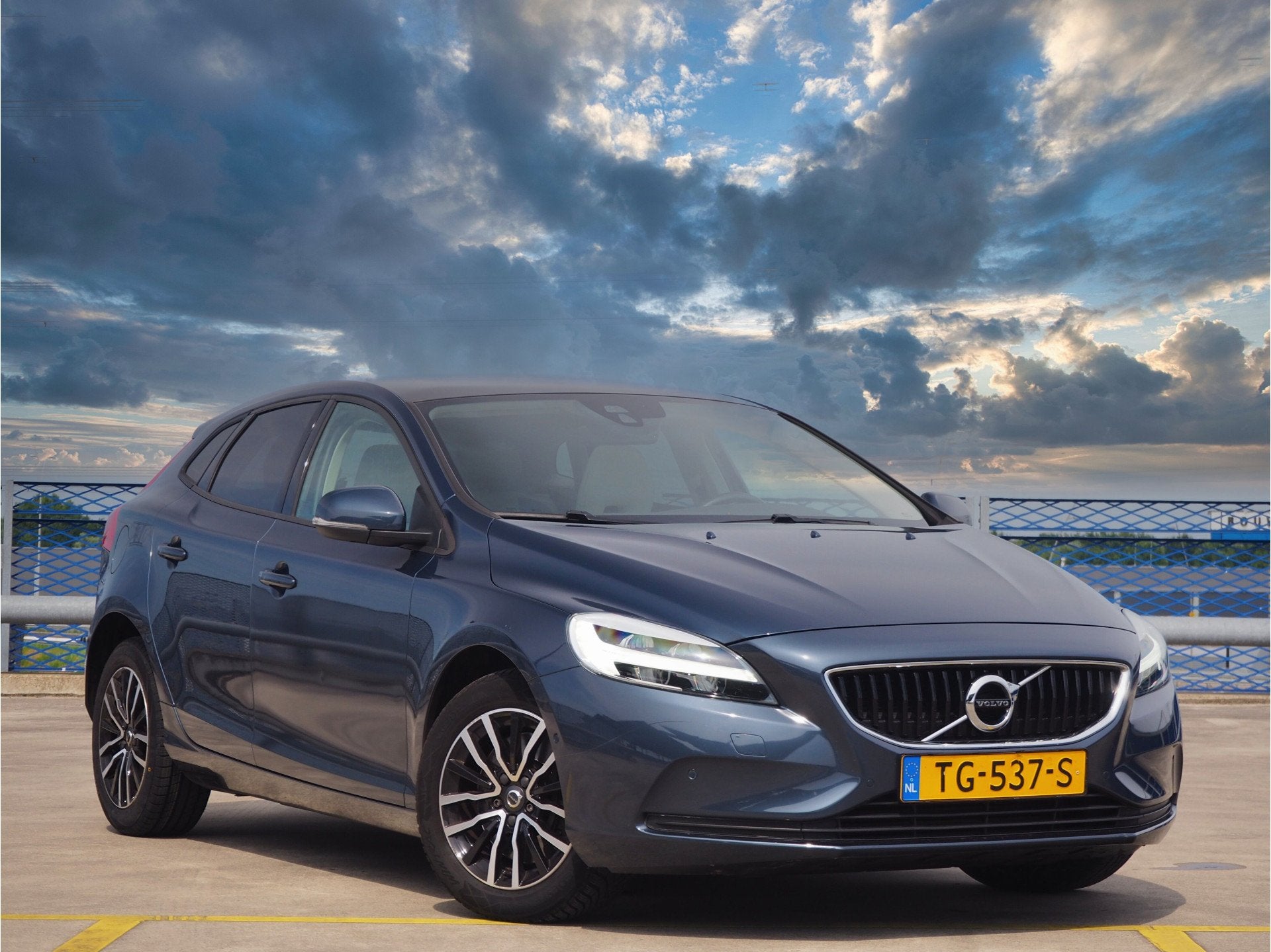 Volvo V40 1.5 T2 Edition+ - HARMAN KARDON - PANORAMA, Auto's, Volvo, Stof, 700 kg, Blauw, 122 pk