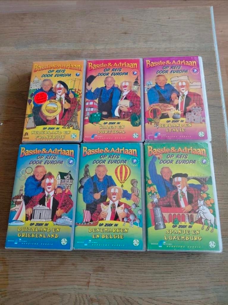 Bassie en Adriaan op Reis door Europa Hele Reeks Videobanden, Cd's en Dvd's, VHS | Kinderen en Jeugd, Gebruikt, Alle leeftijden