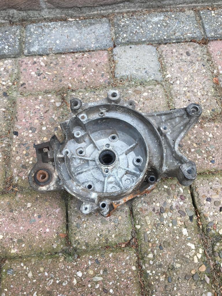 Te koop carterdeel waterpomp kant peugeot speedfight 2 lc, Ophalen of Verzenden