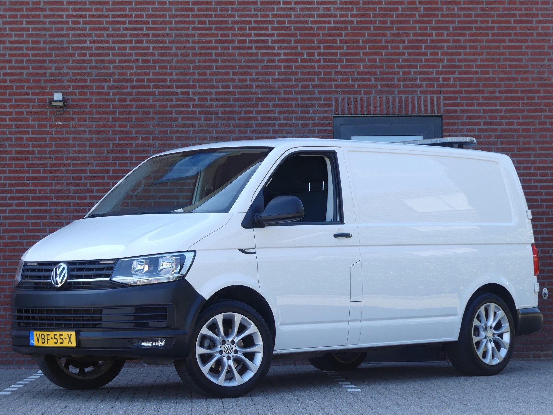 Volkswagen Transporter 2.0 TDI 150 PK L1 Airco/Trekhaak/Crui, Auto's, Gebruikt, Euro 6, 4 cilinders, 150 pk