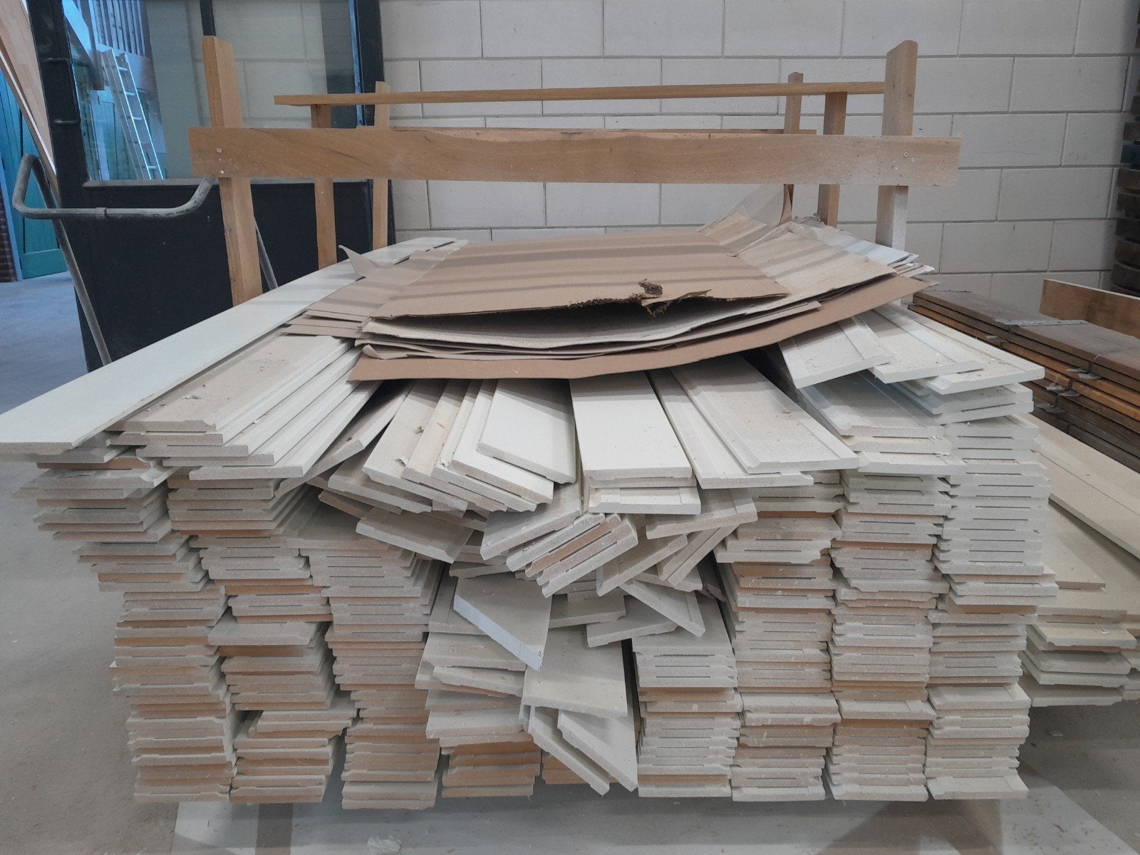pakket plinten, Doe-het-zelf en Verbouw, Hout en Planken, Ophalen, Minder dan 25 mm, Zo goed als nieuw, 200 tot 250 cm
