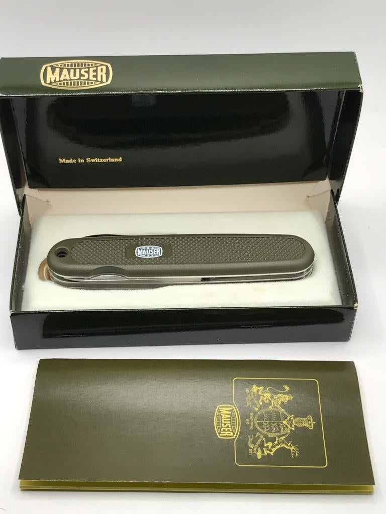 Victorinox Mauser 108mm 3 blade Original Box & Paperwork New, Ophalen of Verzenden, Zo goed als nieuw