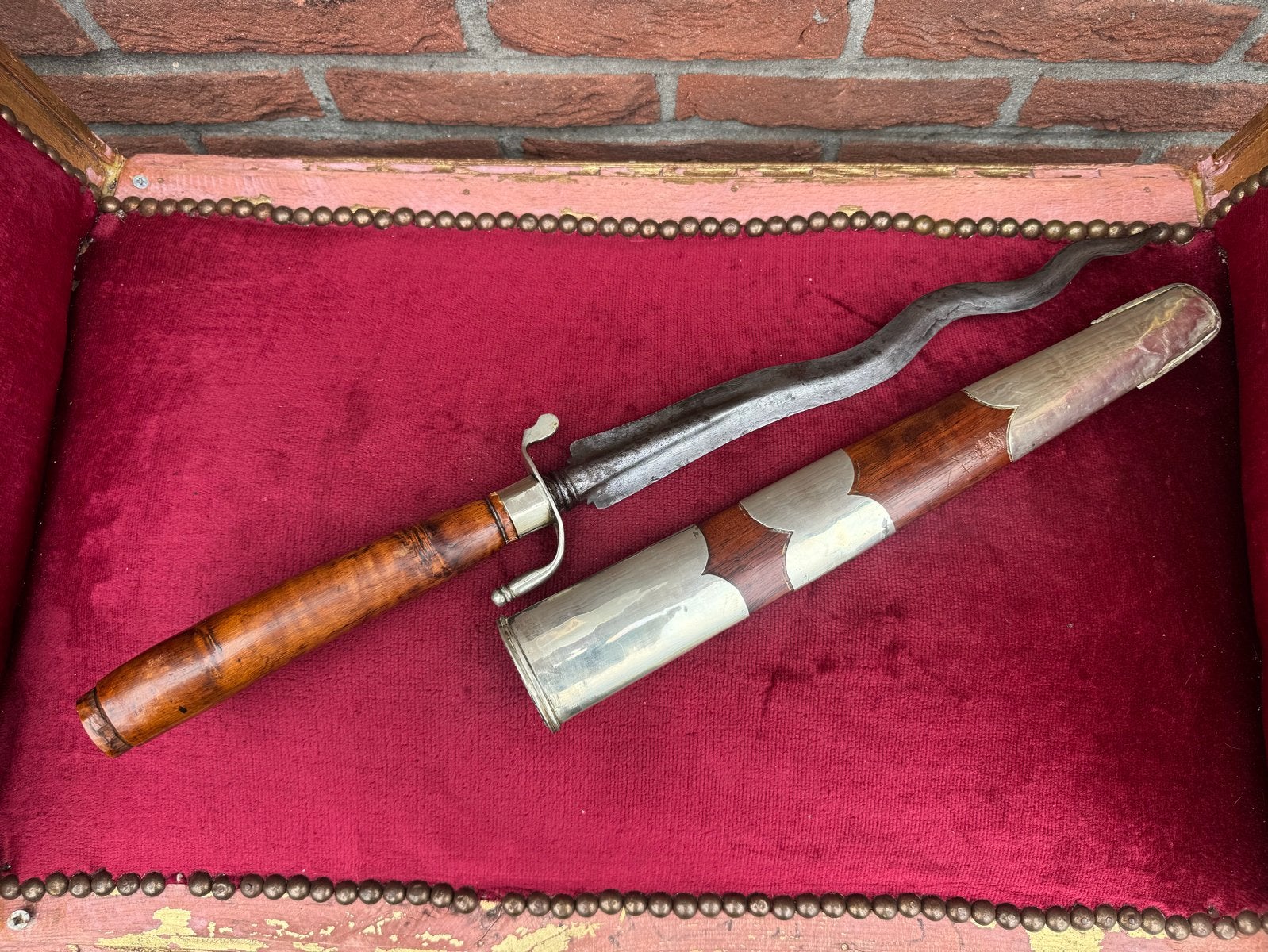 Antieke Tombak Kris met Lichte Pamor en Verzilverde? Schede, Ophalen of Verzenden, Landmacht, Azië, Mes of Dolk