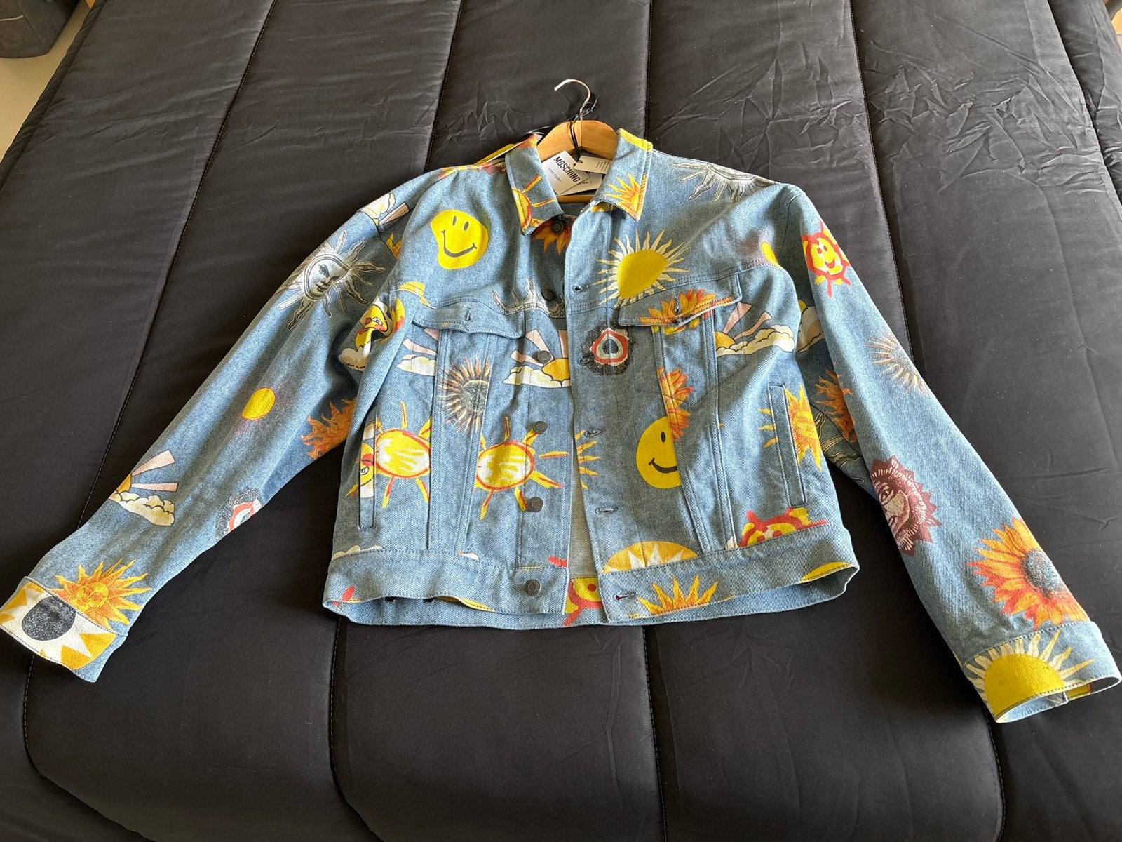 Moschino Smiley spijkerjas - Nieuw met labels, Ophalen of Verzenden, Nieuw, Maat 42/44 (L), Blauw