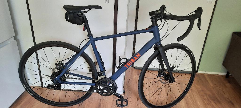 Triban RC120 race fiets z.g.a.n., Fietsen en Brommers, Fietsen | Racefietsen, Minder dan 10 versnellingen, Aluminium, Zo goed als nieuw