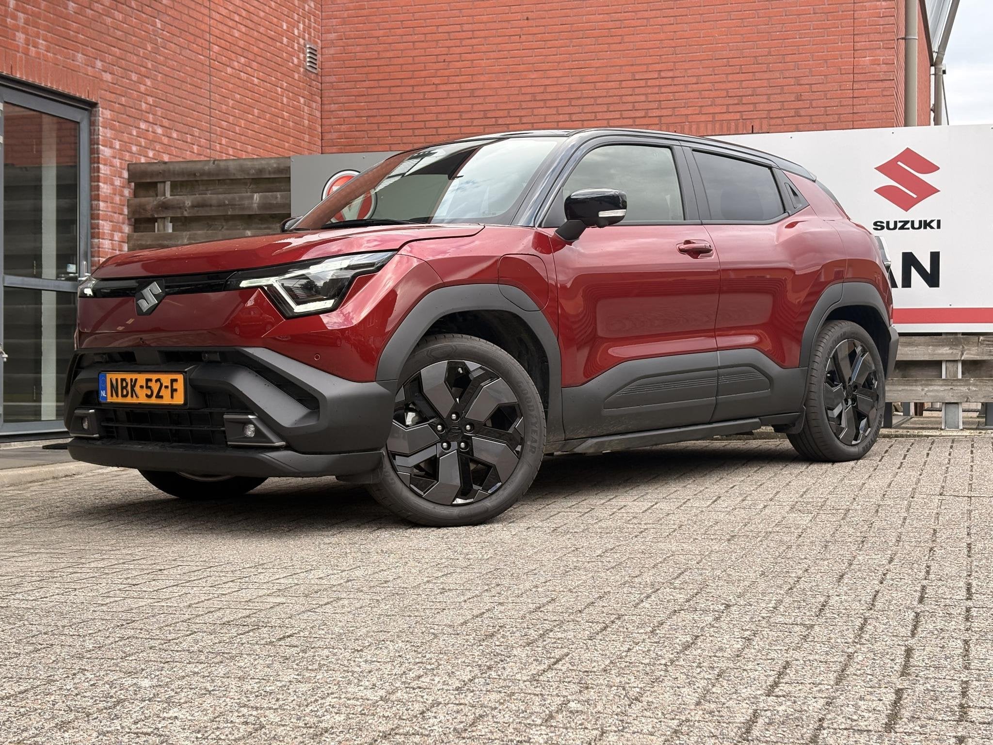 Suzuki e VITARA Style Allgrip-e 61 kWh Panoramadak | Stoel/S, Auto's, Automaat, Gebruikt, Leder en Stof, Elektrisch