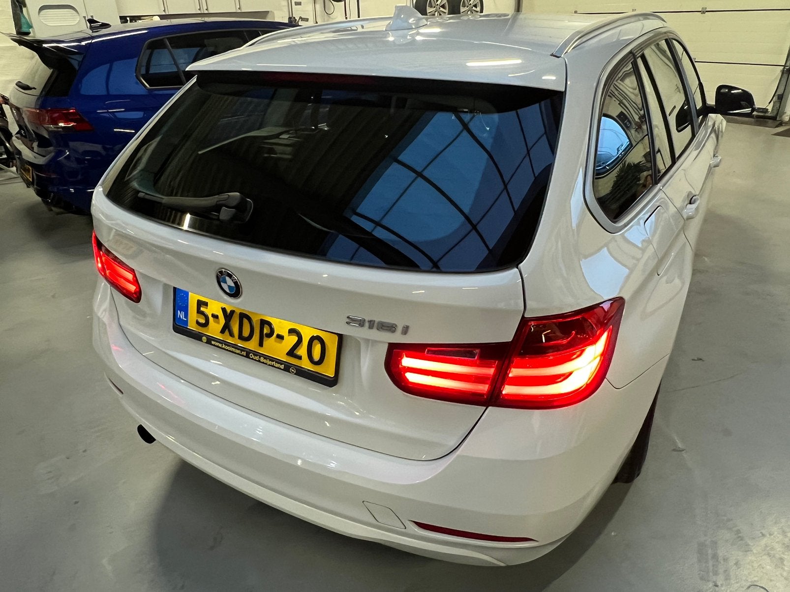 BMW 3-Serie 1.6 316i Touring AUTOMAAT NAP NAVI CRUISE, Auto's, Automaat, 4 cilinders, 1445 kg, Wit