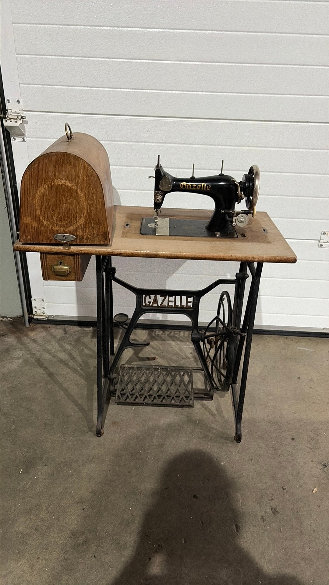 Antiek naaimachine Gazelle, Antiek en Kunst, Antiek | Naaimachines, Ophalen