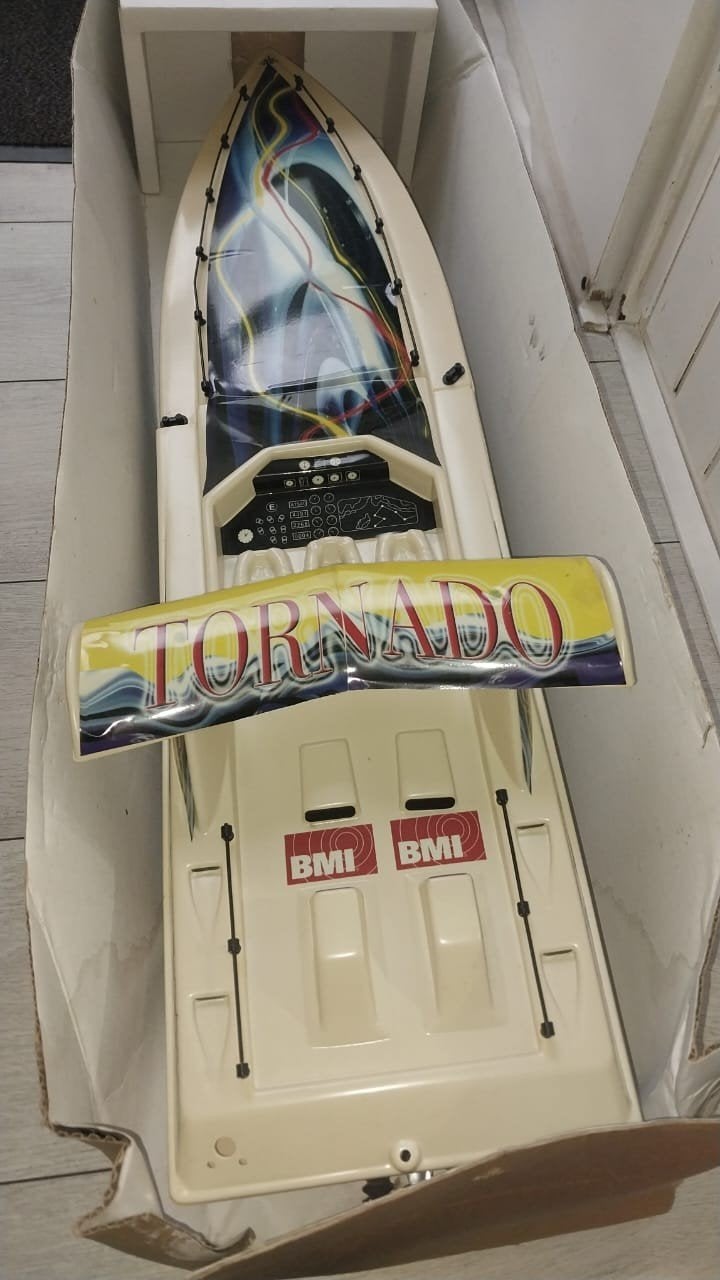 RC Boot Tornado 17 - Vintage Afstandsbestuurbare Boot, Ophalen of Verzenden, Zo goed als nieuw
