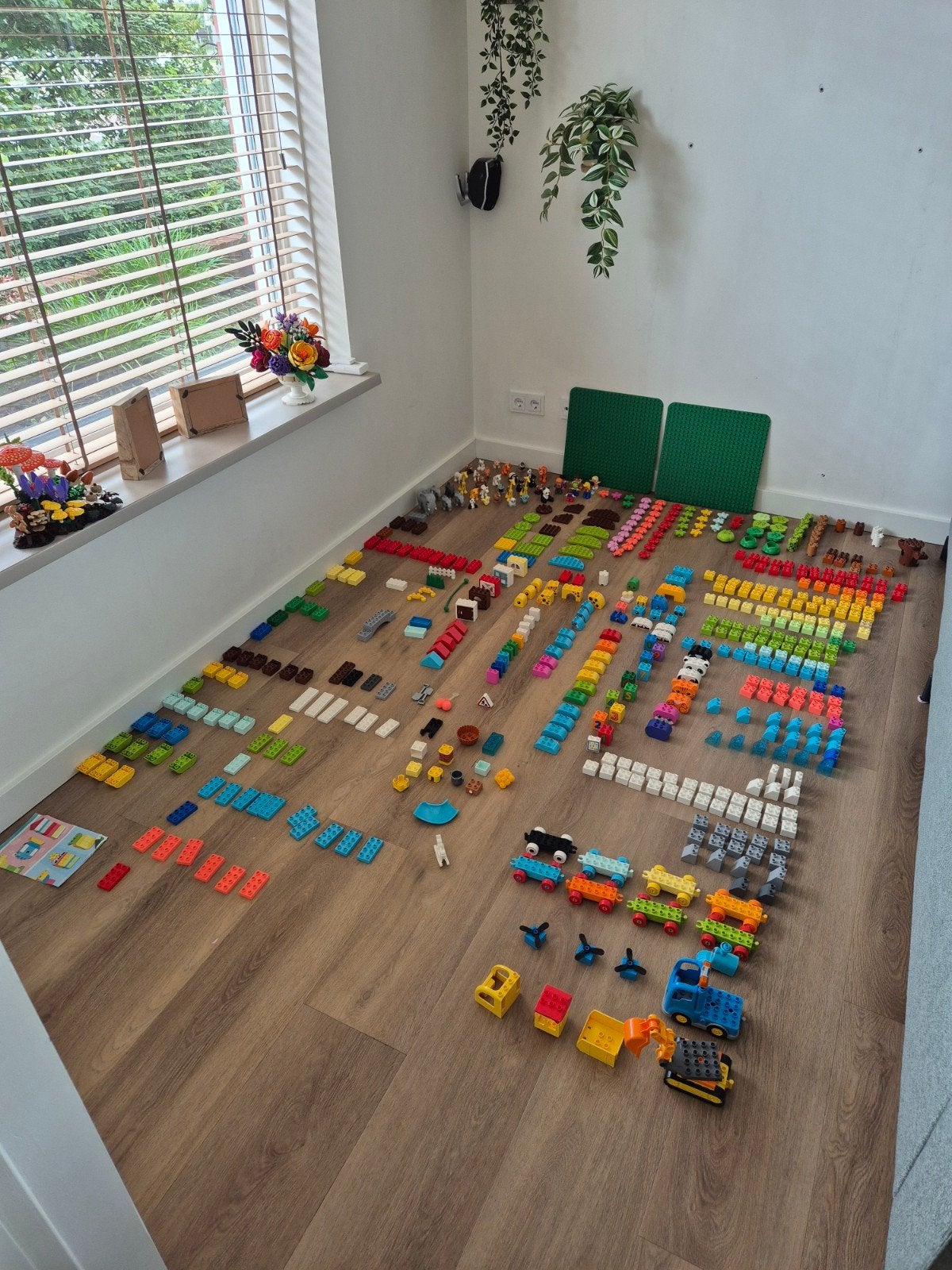 Verzameling (7,5kg) LEGO DUPLO aangeboden. O.a. hele sets