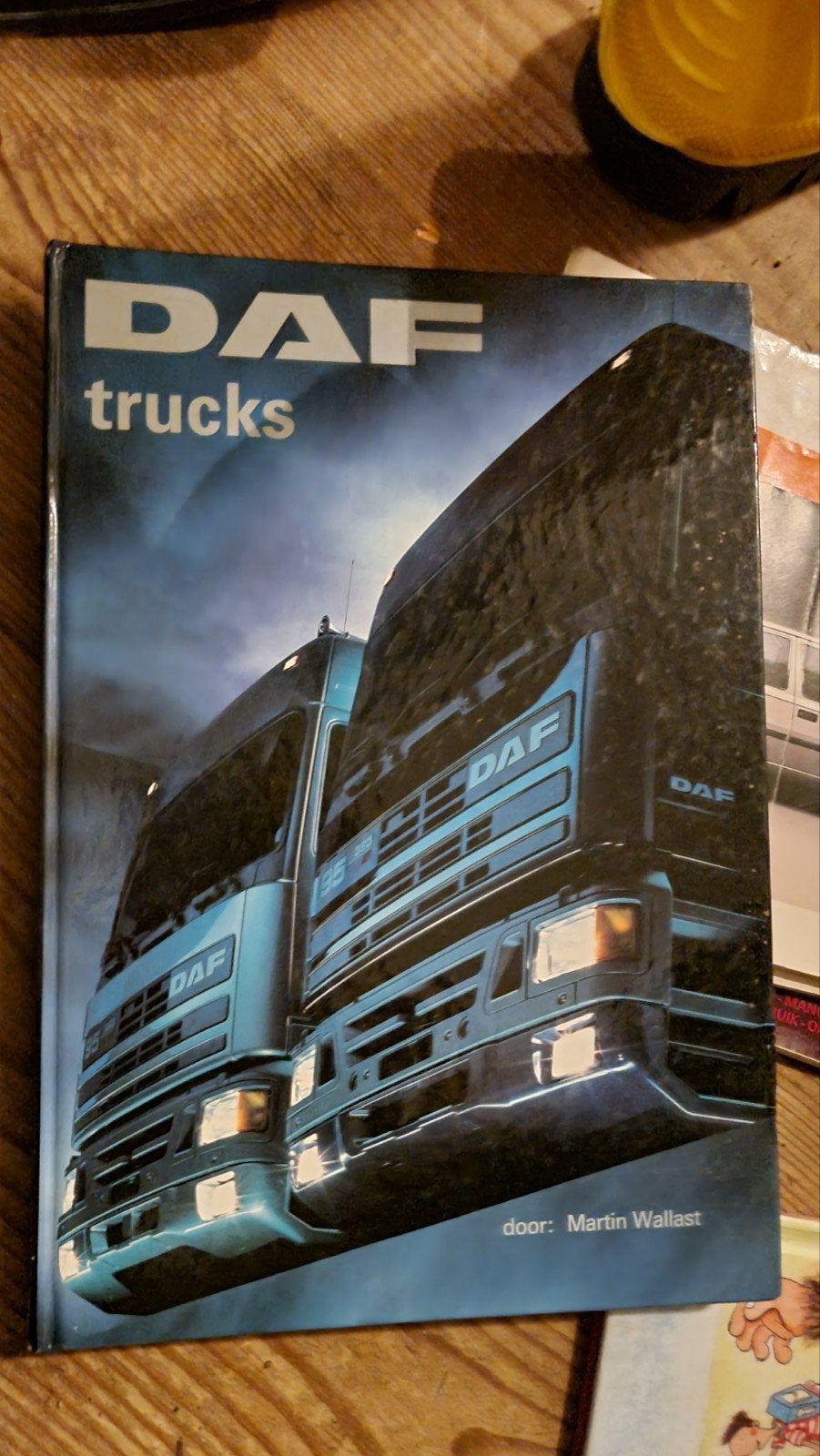 DAF Trucks: Een Historisch Overzicht door Martin Wallast, Ophalen of Verzenden