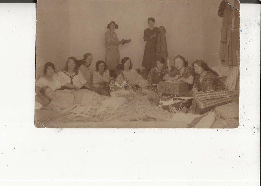 Westland Onbekend Groep Dames toneel?? Fotokaart, Ophalen of Verzenden, Voor 1920, Ongelopen, Zuid-Holland