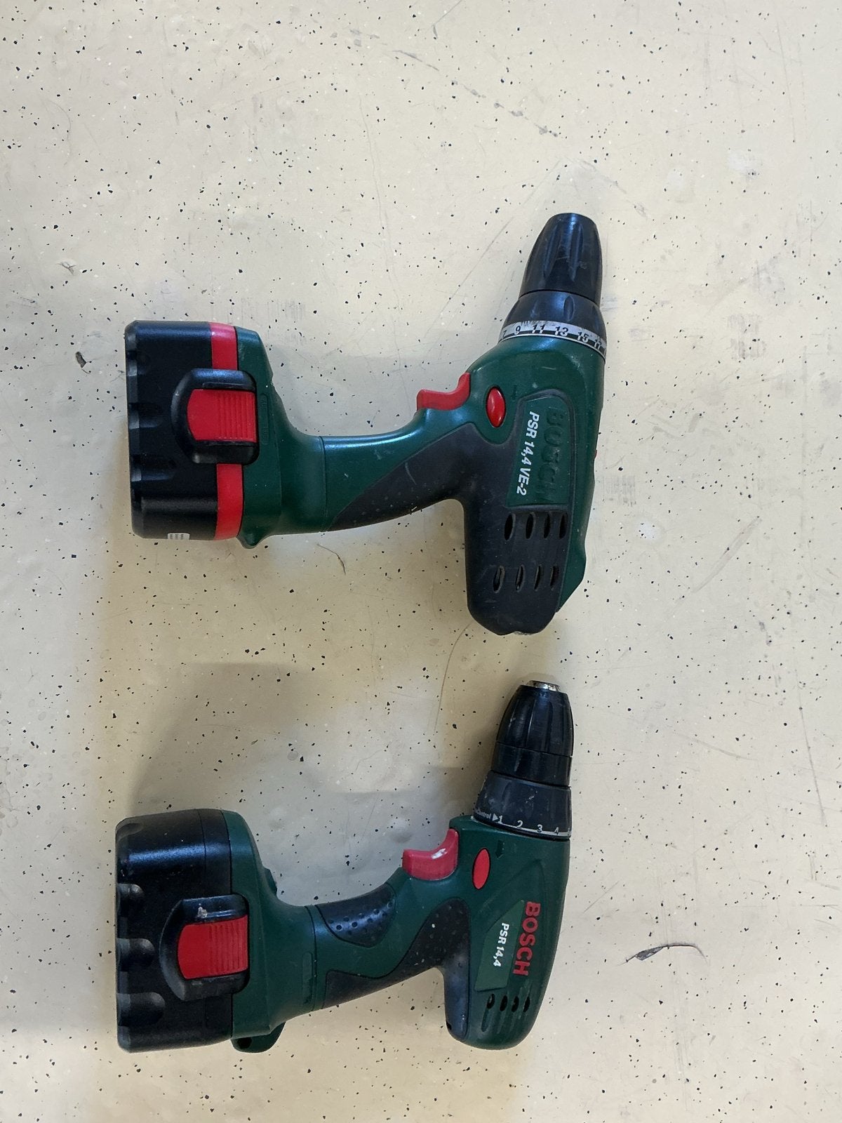 Bosch PSR 14,4 accuboormachines met koffer en lader, Gebruikt, Variabele snelheid, Ophalen of Verzenden, Boor- en Schroefmachine